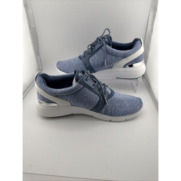 Michael Kors Women’s‎ Amanda Trainer Sneakers Sz 7.5 M Color Pale Blue White NIB - Picture 9 of 12